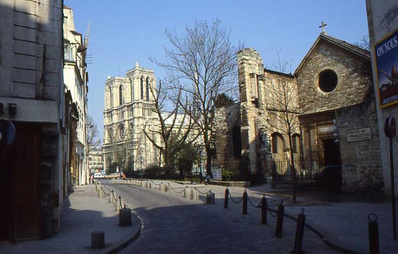 6-Notre Dame,da Saint Julien le Pauvre,16 aprile 1987.jpg